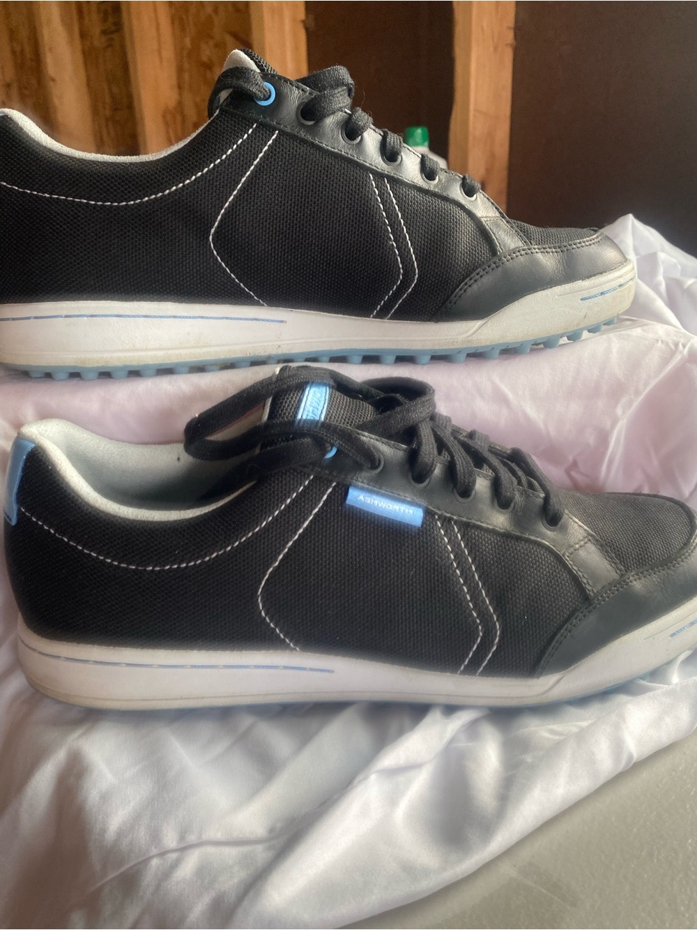 Ashworth Black Sneakers with Light Blue Accents Golfing shoes spike less